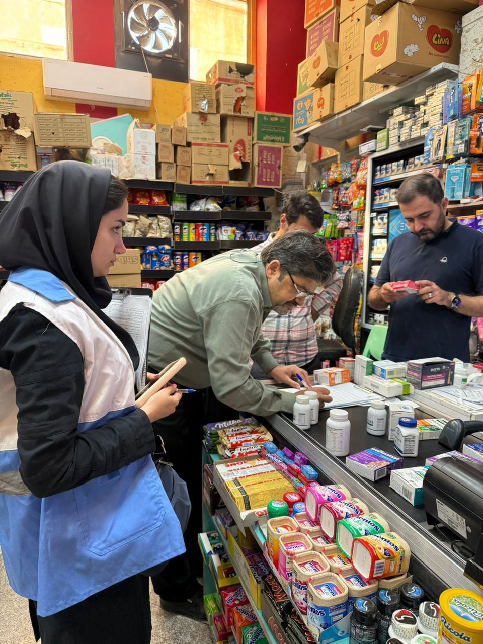 گشت مشترک کارشناسان بهداشت محیط مرکز بهداشت شمال غرب یک در معیت کارشناس محترم غذا و دارو